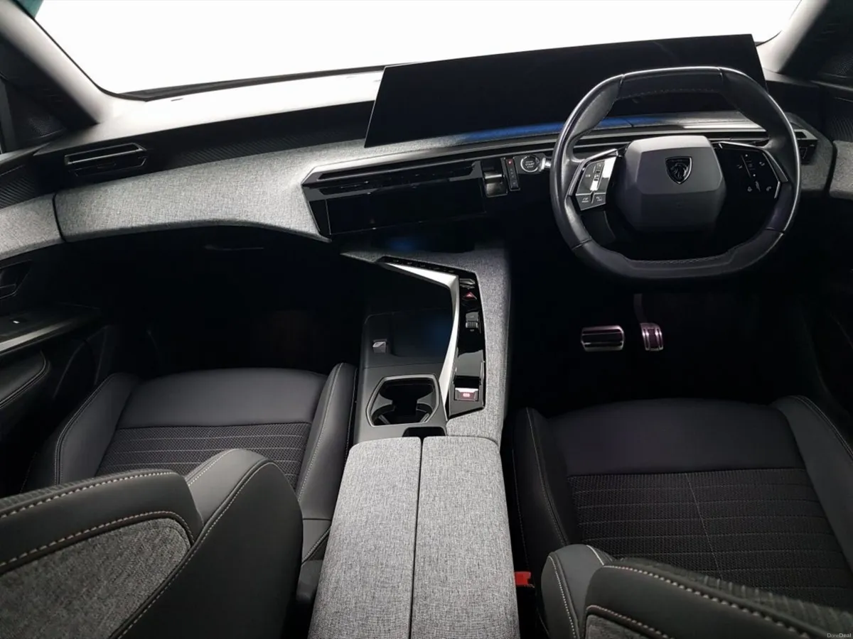 Peugeot 3008 1.2 MHEV PureTech 136bhp eDCS6 Allure - Image 3