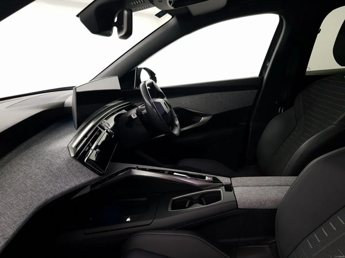 Peugeot 3008 1.2 MHEV PureTech 136bhp eDCS6 Allure - Image 4