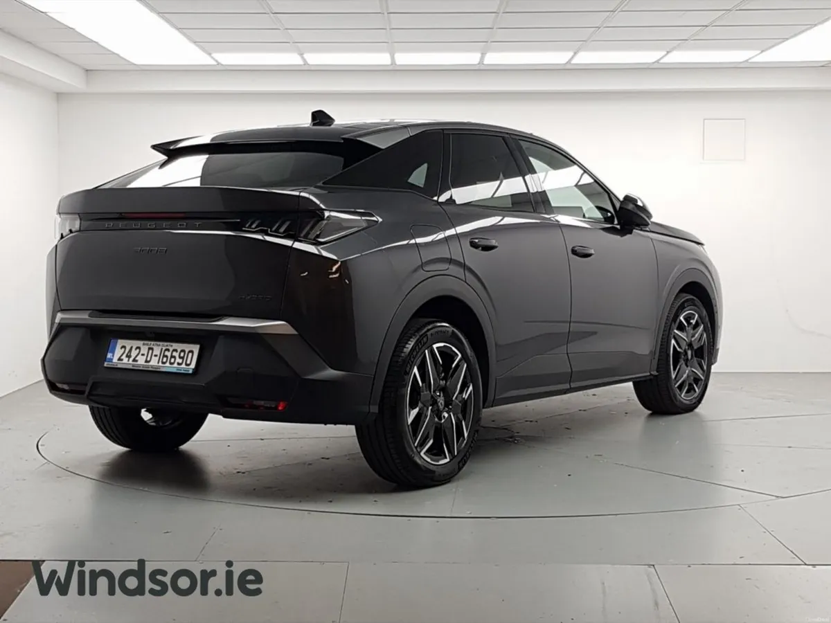 Peugeot 3008 1.2 MHEV PureTech 136bhp eDCS6 Allure - Image 2