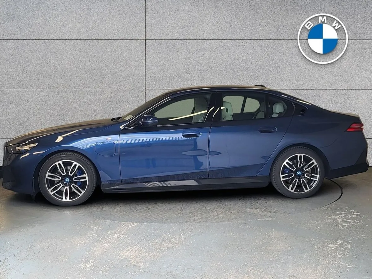 BMW 5-Series 530e M Sport Saloon - Image 3