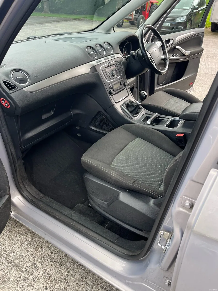 Seven seater Ford Galaxy - Image 5