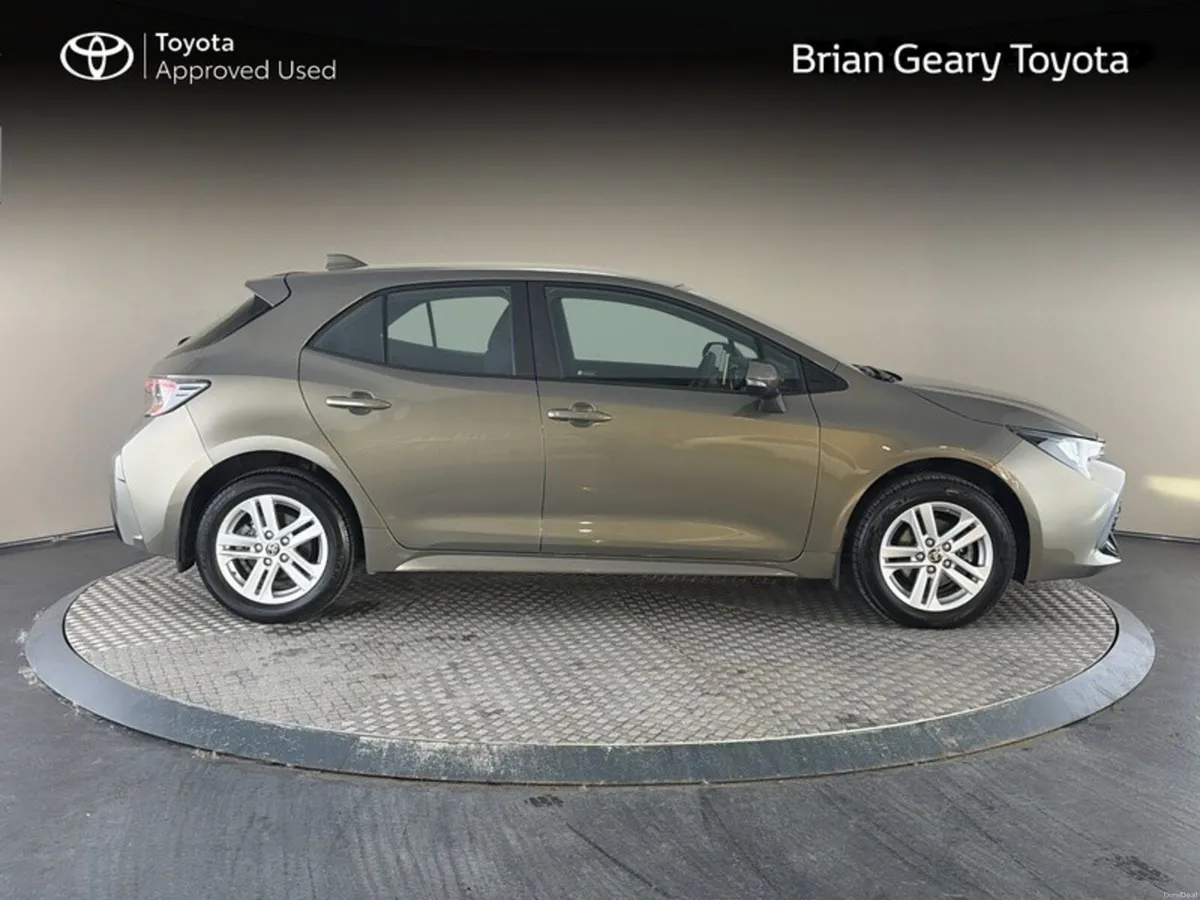 Toyota Corolla Luna Hybrid Hatchback - Image 3