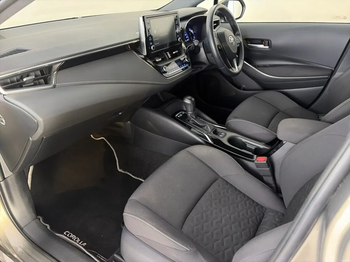 Toyota Corolla Luna Hybrid Hatchback - Image 6