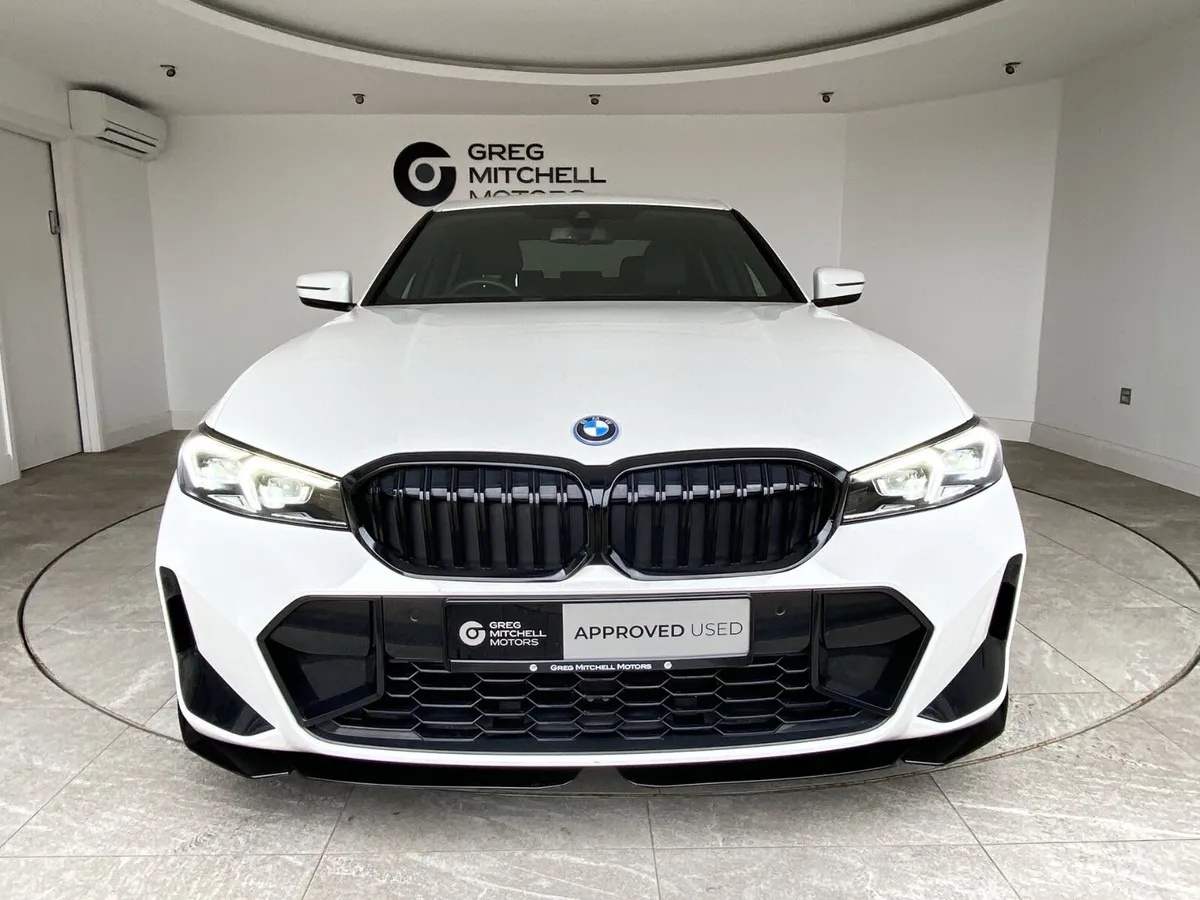 BMW 3-Series 2025 - Image 2