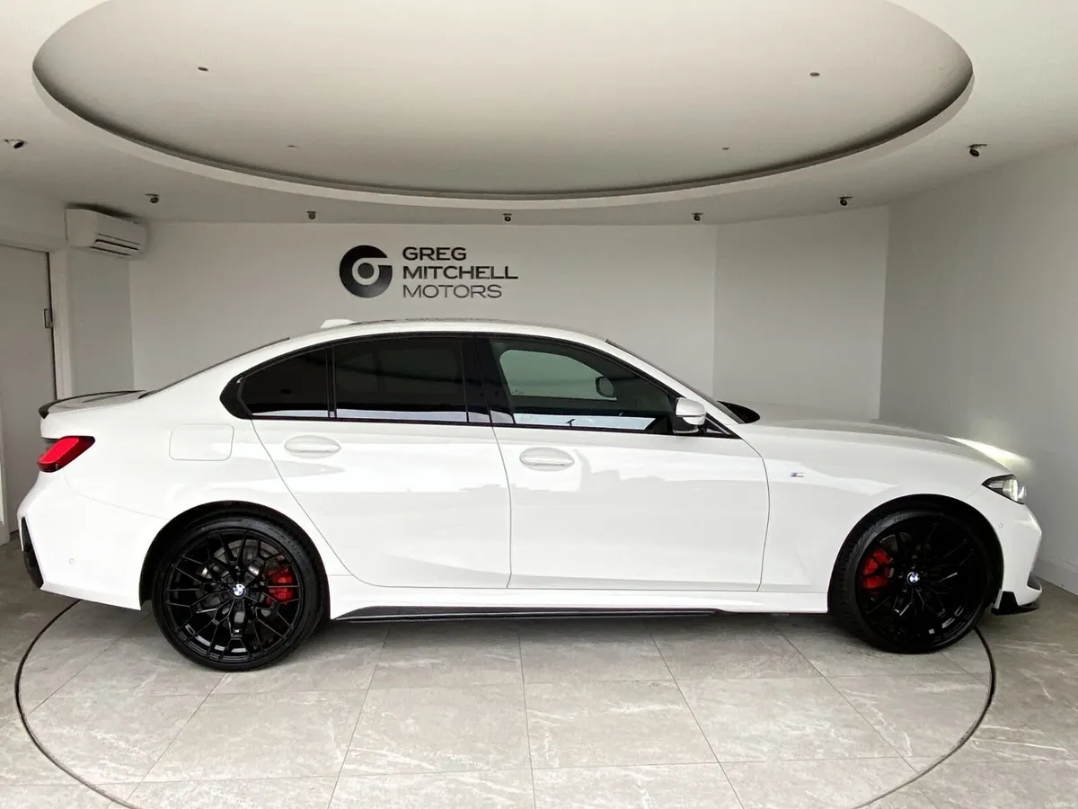 BMW 3-Series 2025 - Image 4