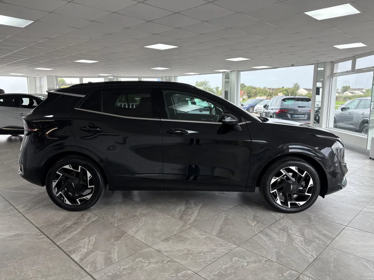 2024 Kia Sportage 4X4 GT-Line Plug in Hybrid - Image 5