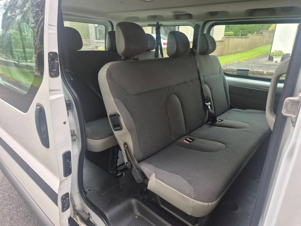 141 opel vivaro 9 seater Automatic tax till 04-27 - Image 6