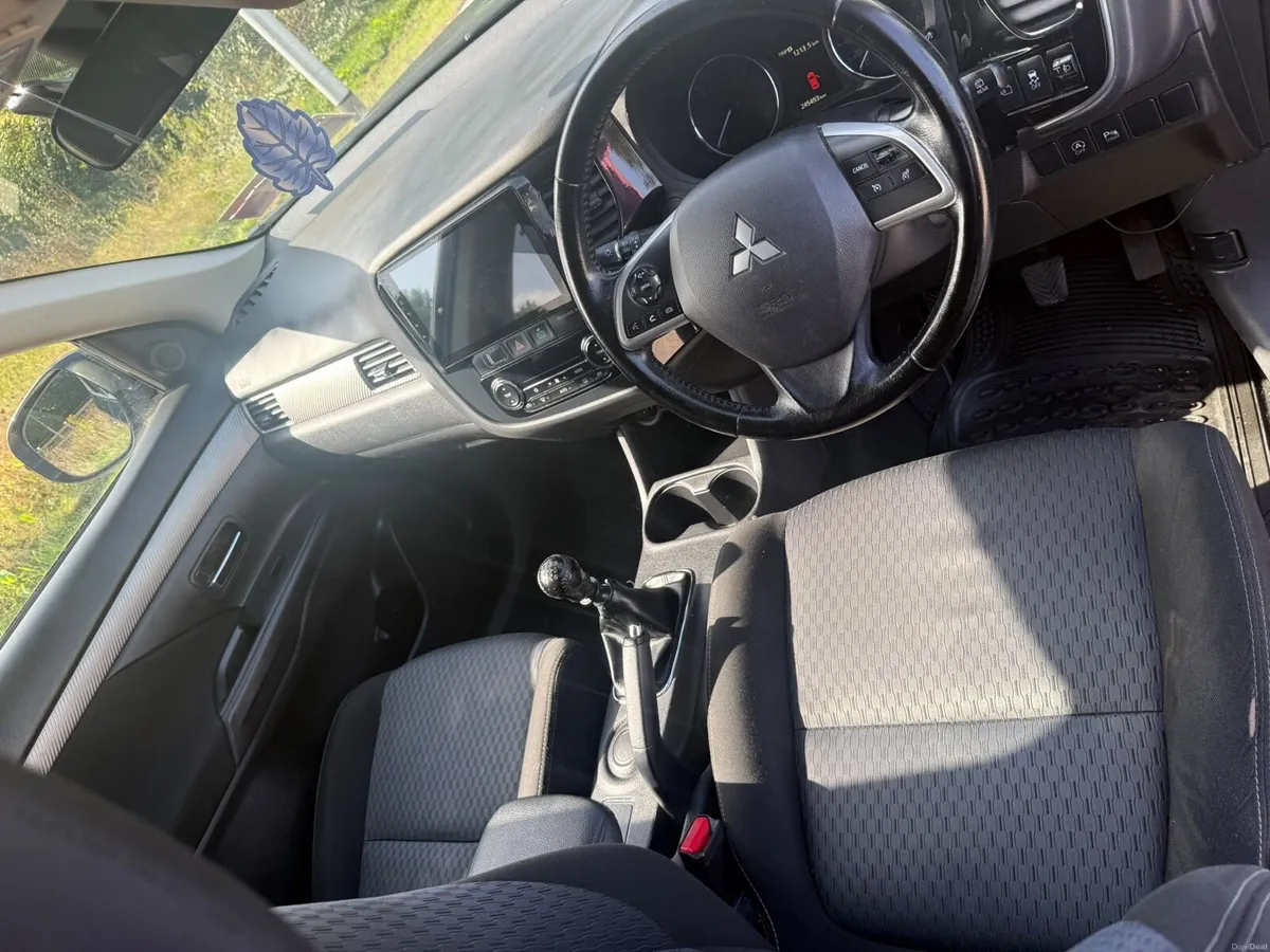 2014 2.3ltr Diesel Mitsubishi Outlander - Image 5