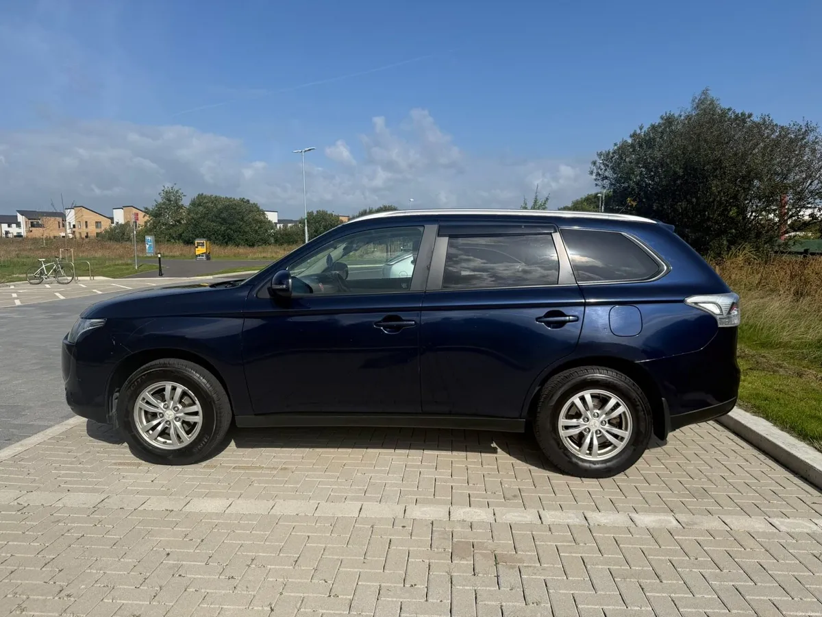 2014 2.3ltr Diesel Mitsubishi Outlander - Image 2