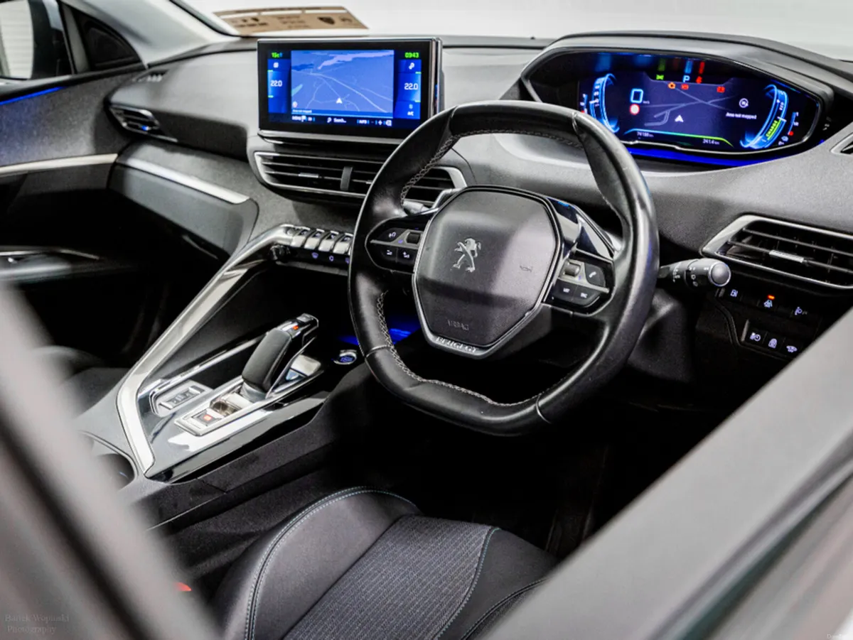 Peugeot 3008 Allure 1.6 PHEV Auto 225HP - Image 2