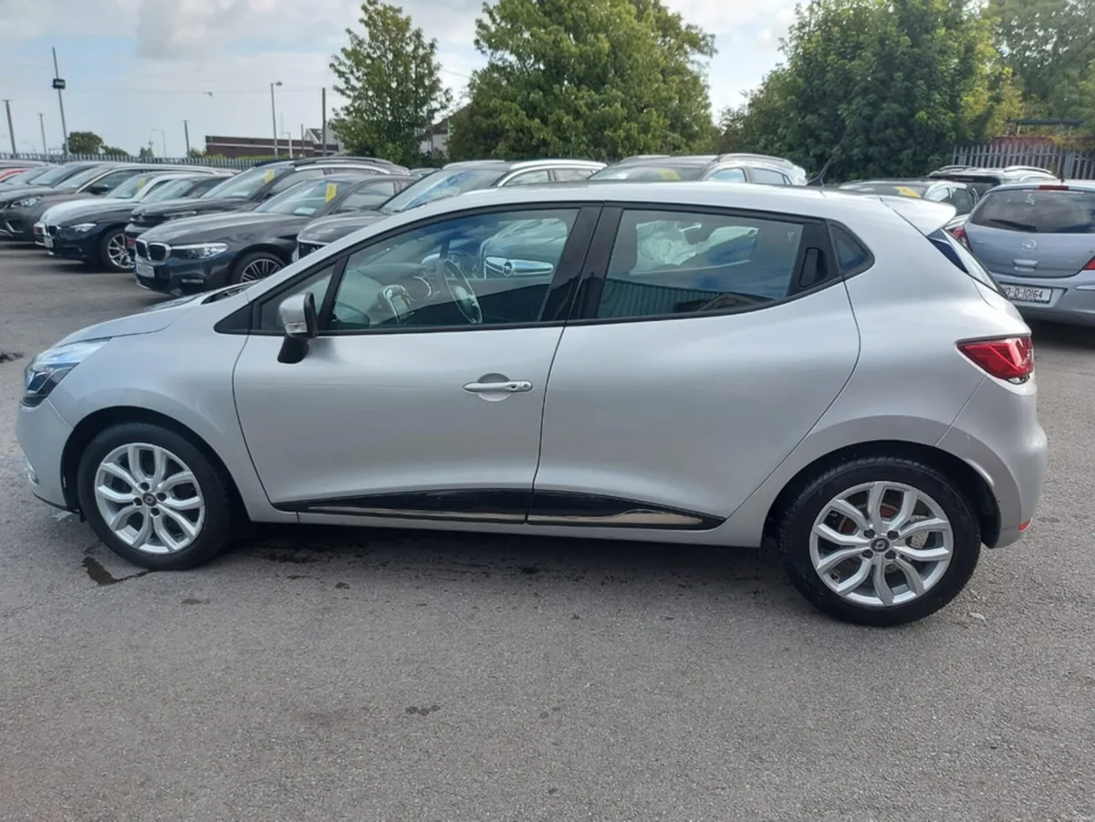 Renault Clio IV DYNAMIQUE NAV 1.2 PETR 4DR - Image 4
