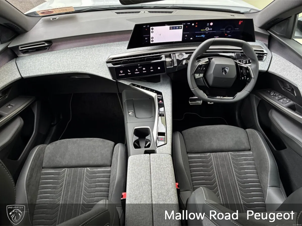 Peugeot 5008 EGT EXCLUSIVE 73KWH 210BHP - Image 4