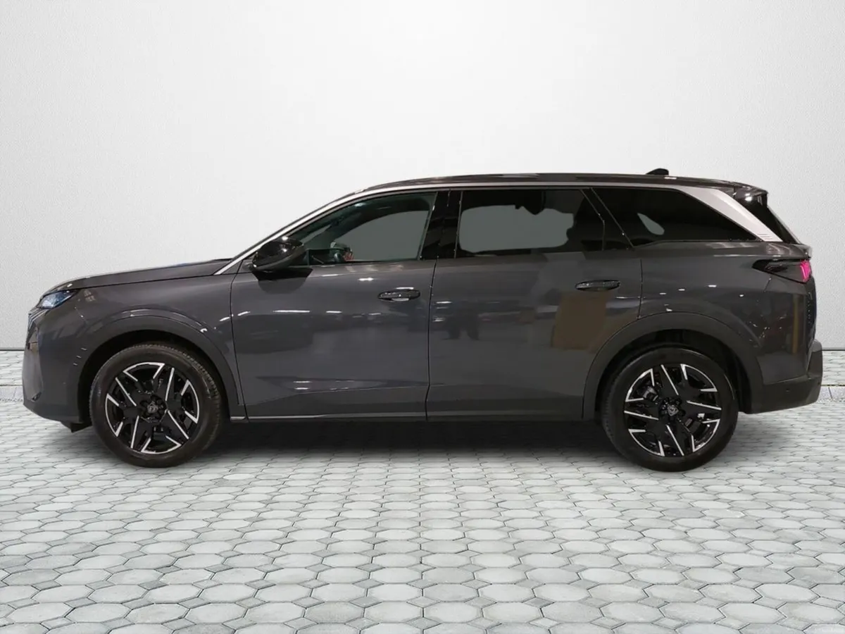 Peugeot 5008 1.2 MHEV 145bhp E-DCS6 Allure - Image 4