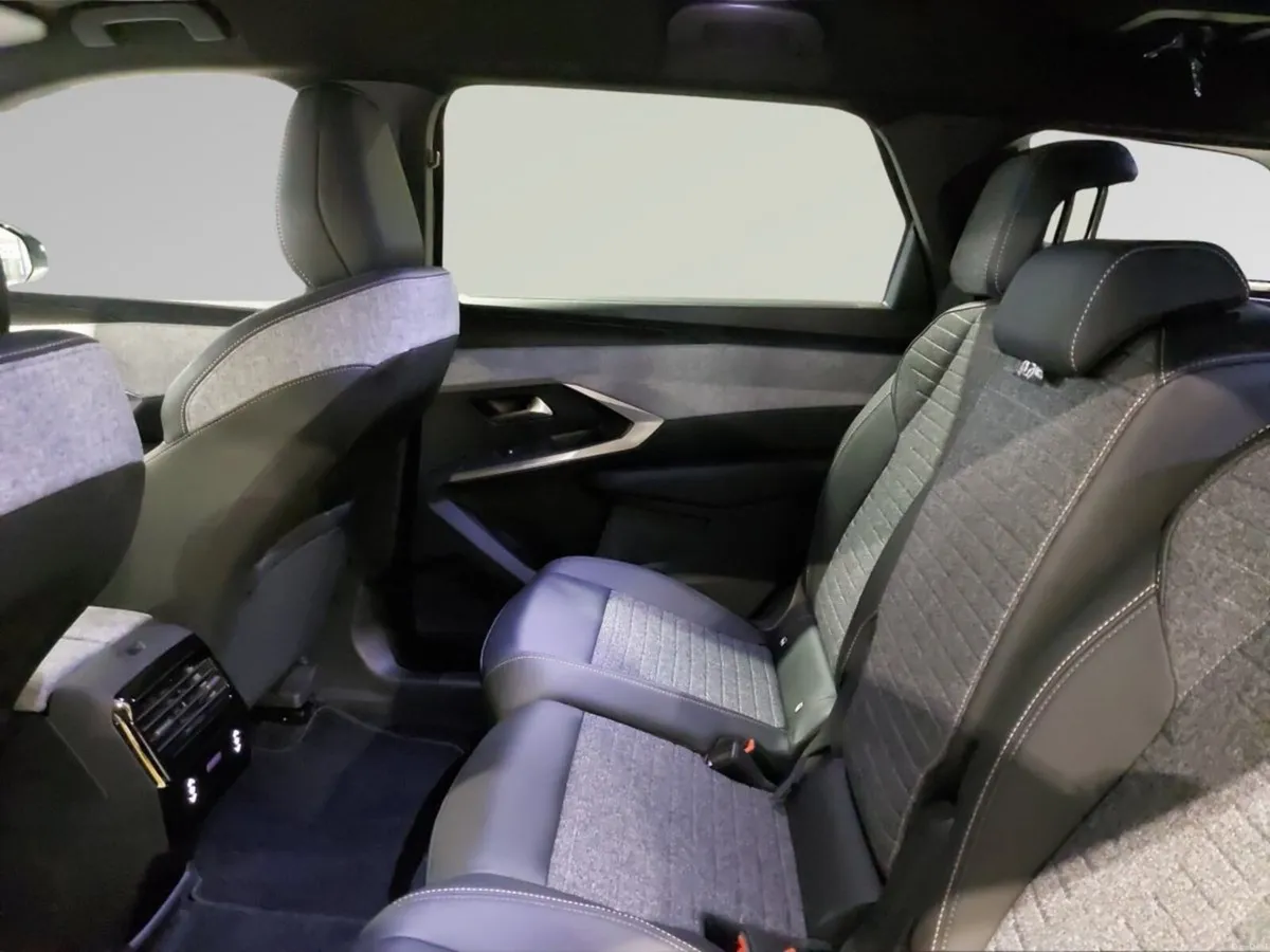 Peugeot 5008 1.2 MHEV 145bhp E-DCS6 Allure - Image 6