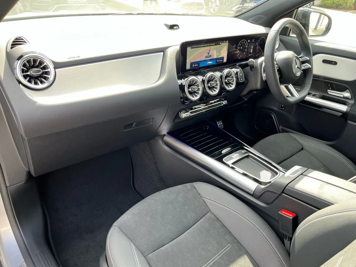 Mercedes-Benz GLA 180D AMG  Line Plus Compact SUV - Image 6