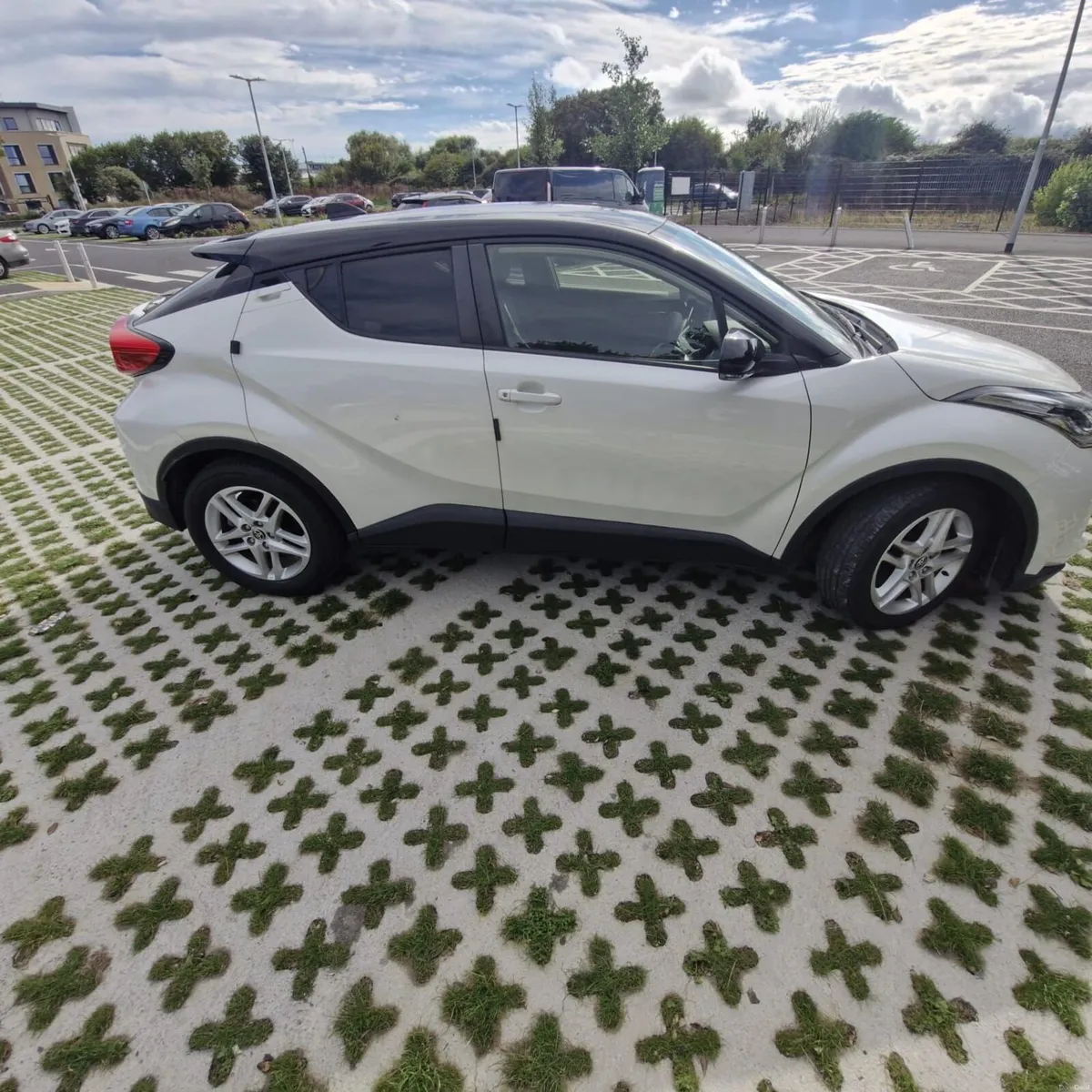 Toyota C-HR 2021 - Image 2