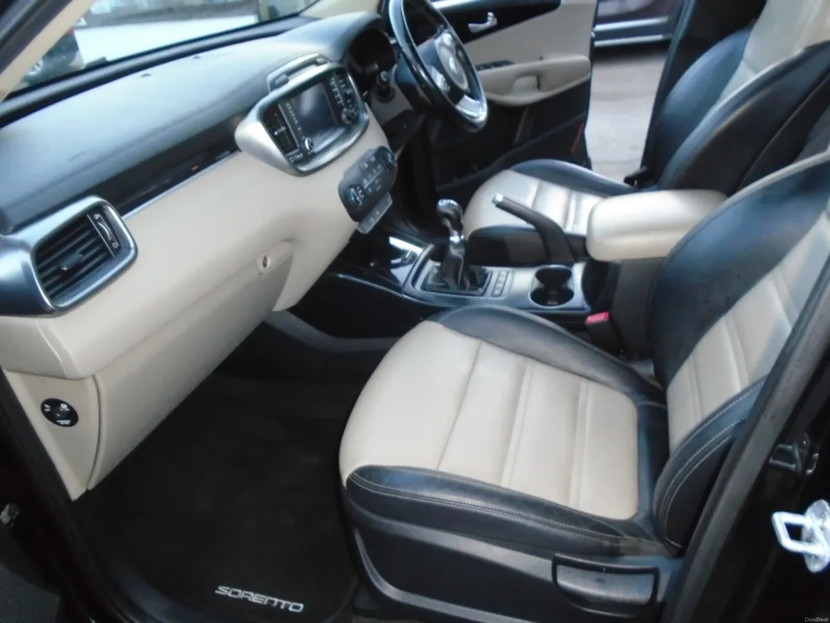 Kia Sorento PLATINUM 5DR - Image 6