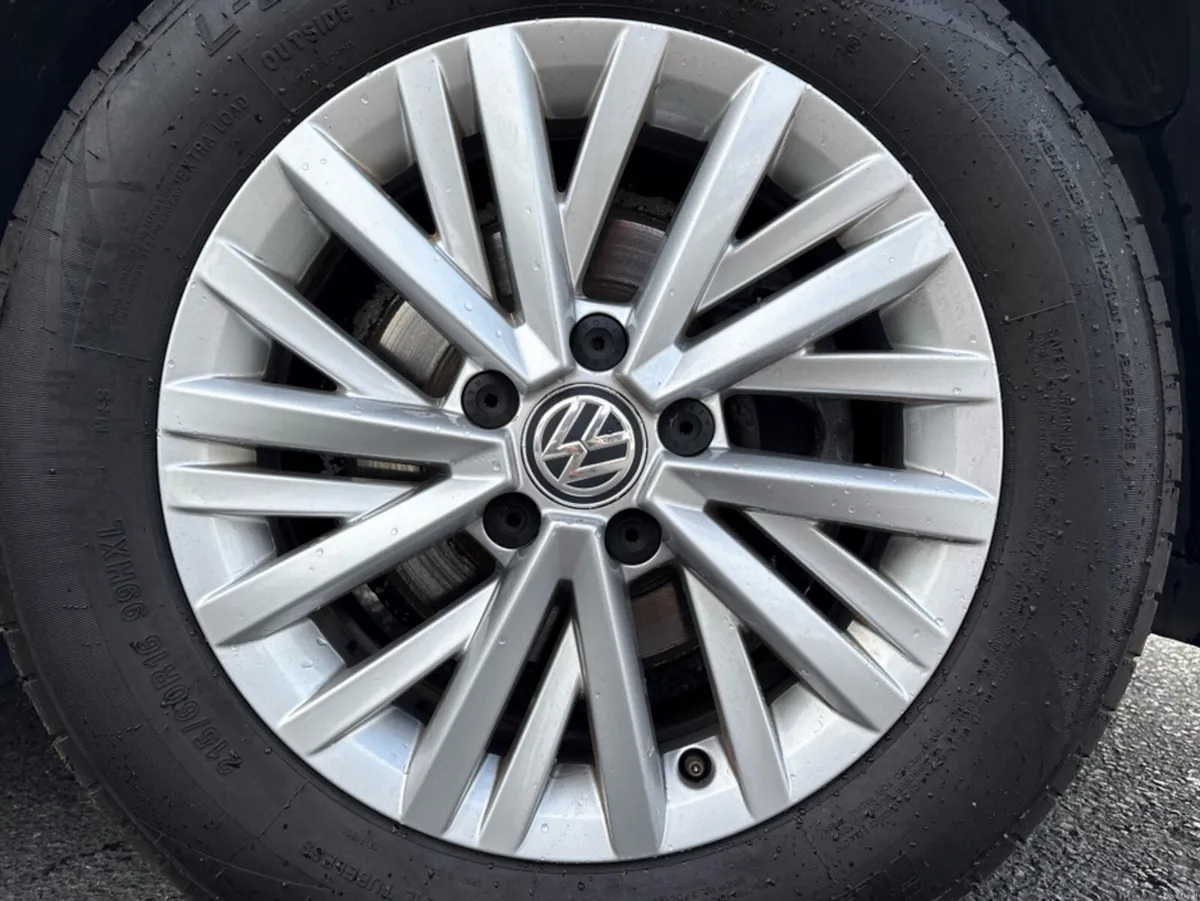 Volkswagen T-Roc DESIGN 1.0 TSI MANUAL 6SPEED FWD - Image 6