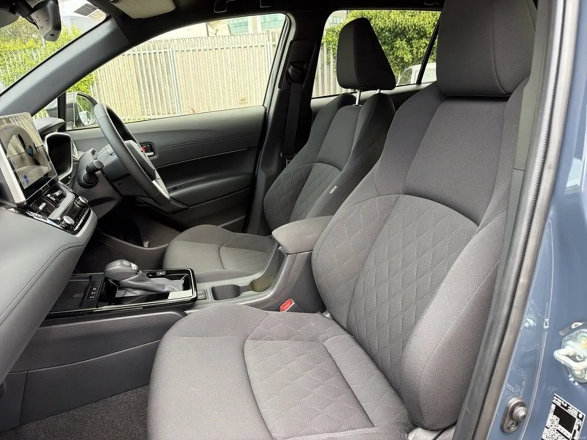 Toyota Corolla Cross SPORT 1.8 HYBRID // REAR CAME - Image 6