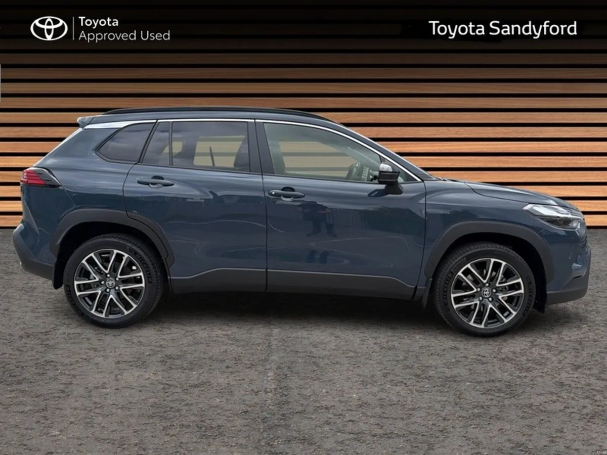 Toyota Corolla Cross SPORT 1.8 HYBRID // REAR CAME - Image 3
