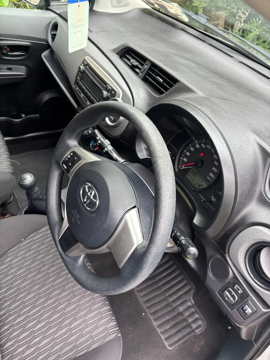 Toyota Yaris 2013 - Image 5