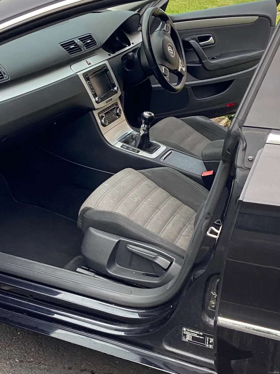 Volkswagen Passat 2009 - Image 6
