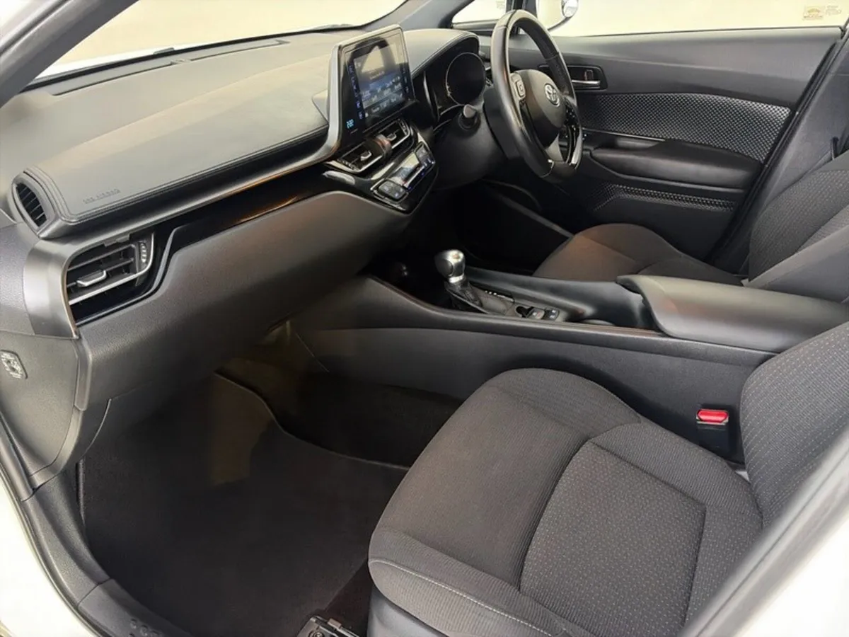 Toyota C-HR HYBRID LUNA - Image 6