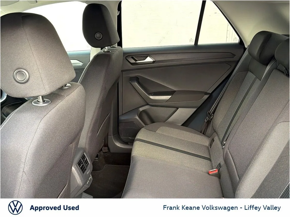 Volkswagen T-Roc LIFE 1.0 TSI 110HP *DEEP BLACK ME - Image 6