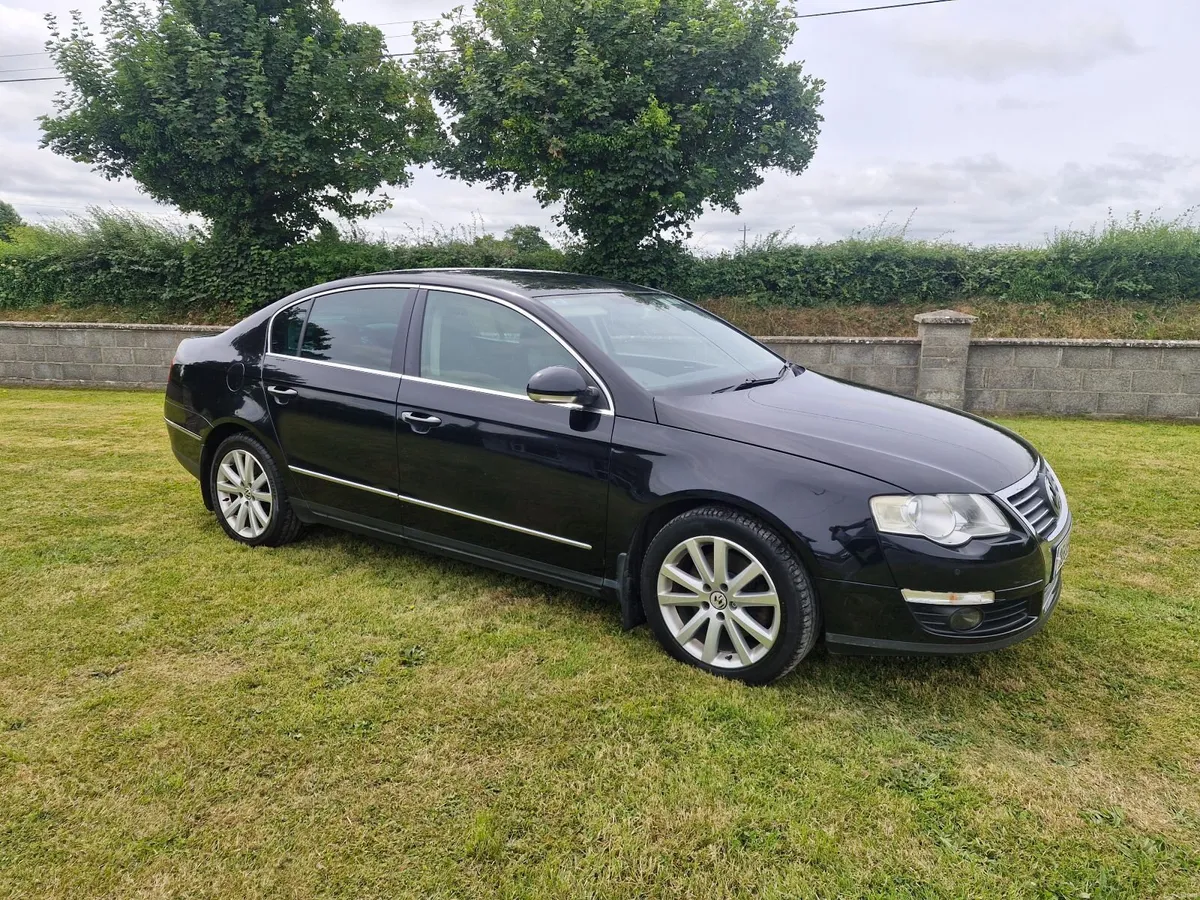 Volkswagen Passat 2010 - Image 1