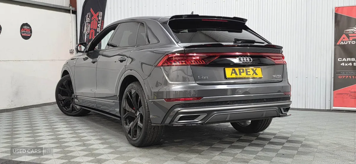 Audi Q8 DIESEL ESTATE - Image 3