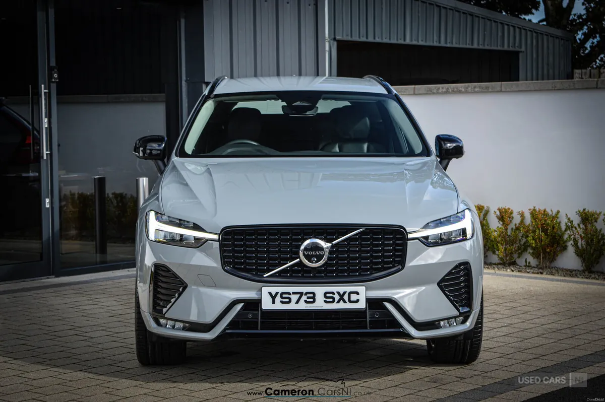 Volvo XC60 DIESEL ESTATE - Image 5