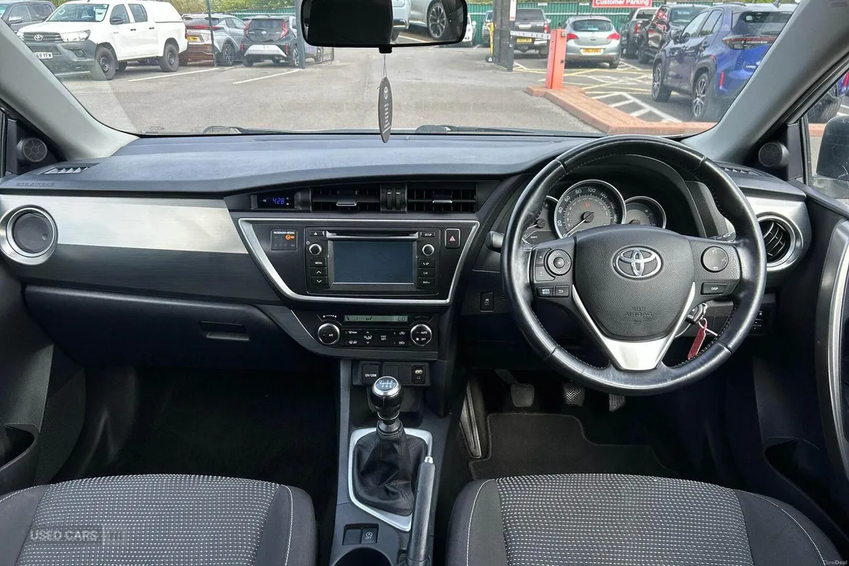 Toyota Auris 1.4 D-4D Icon Euro 5 (s/s) 5dr - Image 5