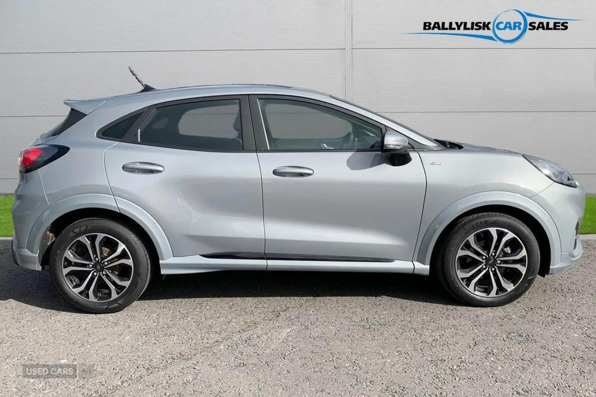 Ford Puma 1.0T 125PS ST-Line Auto in Solar Silver - Image 3