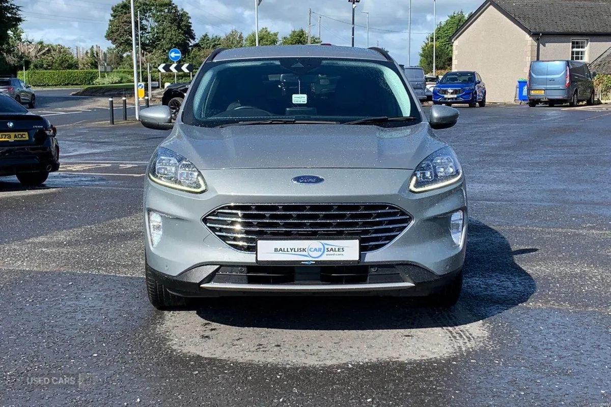 Ford Kuga 1.5 Tdci 120PS Titanium Auto in Solar Si - Image 4