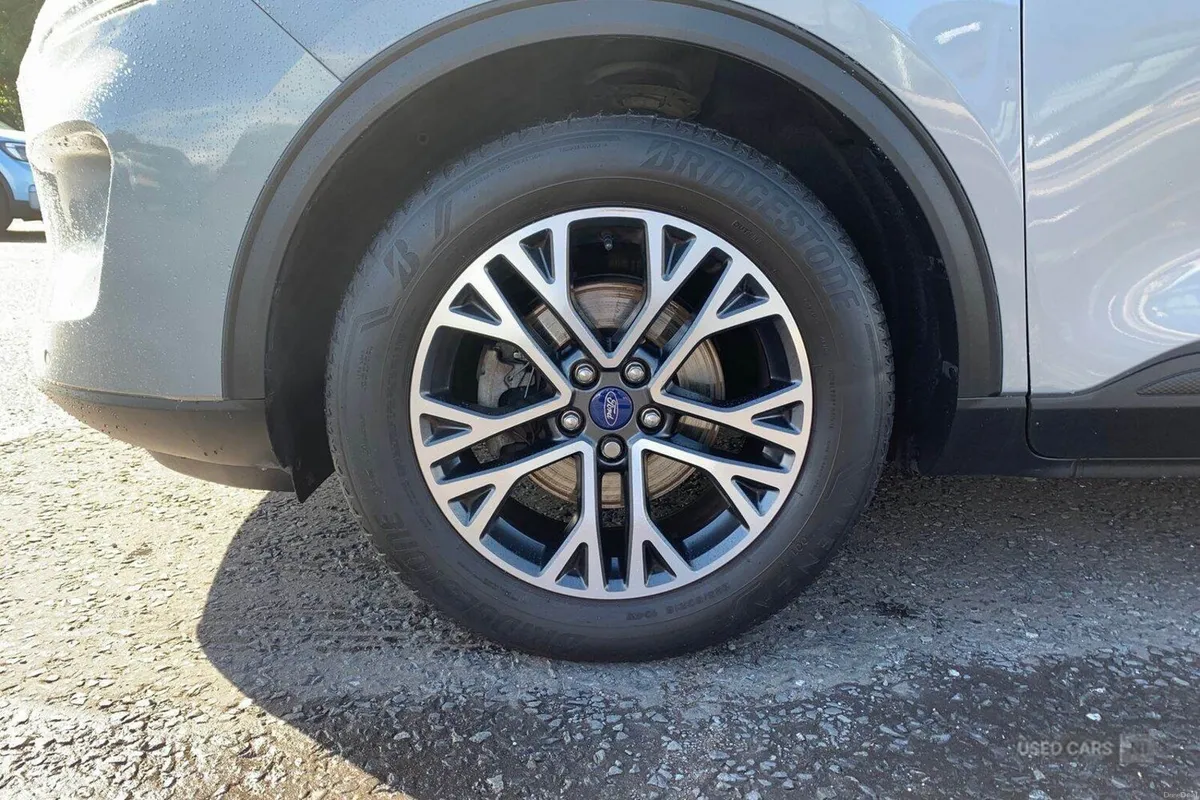 Ford Kuga 1.5 Tdci 120PS Titanium Auto in Solar Si - Image 6