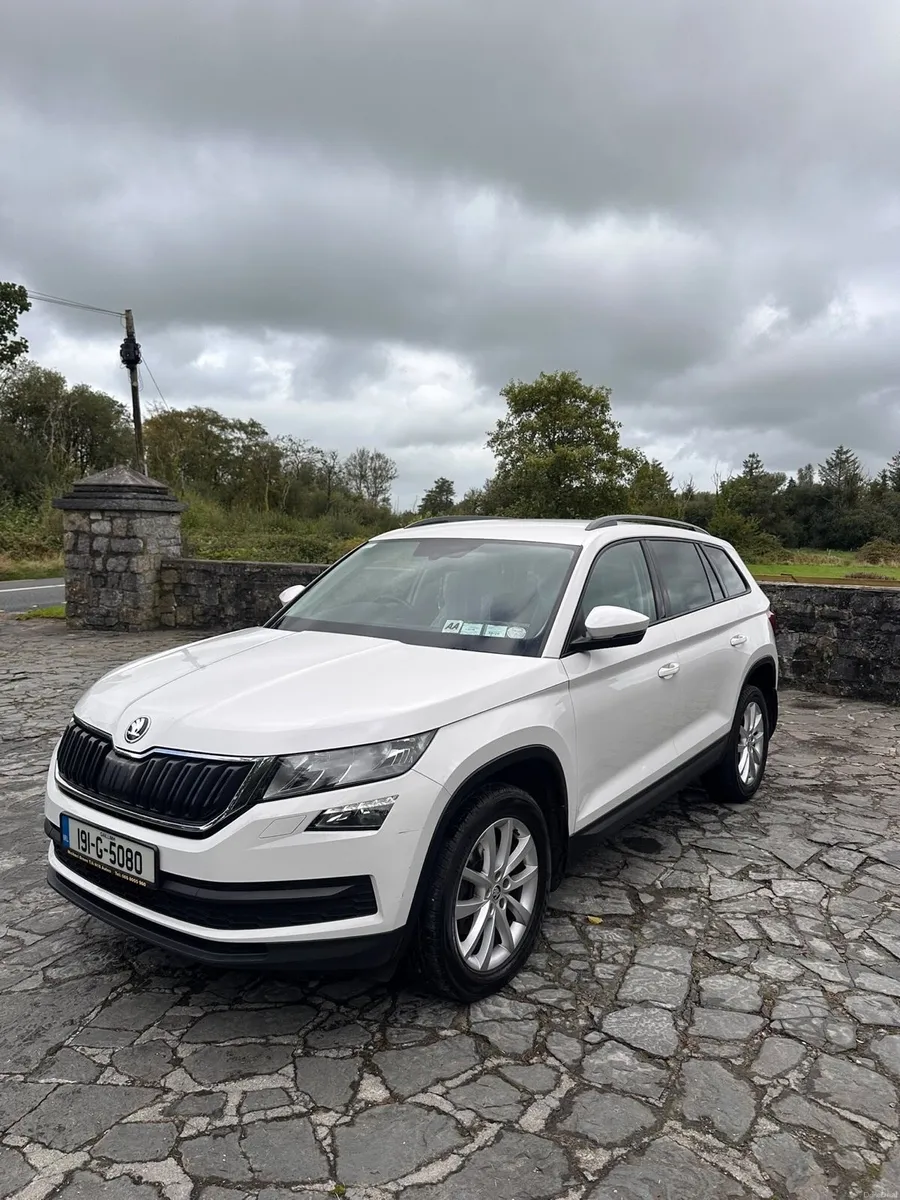 White Skoda Kodiaq 2.0 TDI SE - Image 3