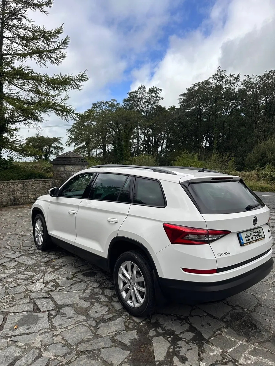 White Skoda Kodiaq 2.0 TDI SE - Image 4