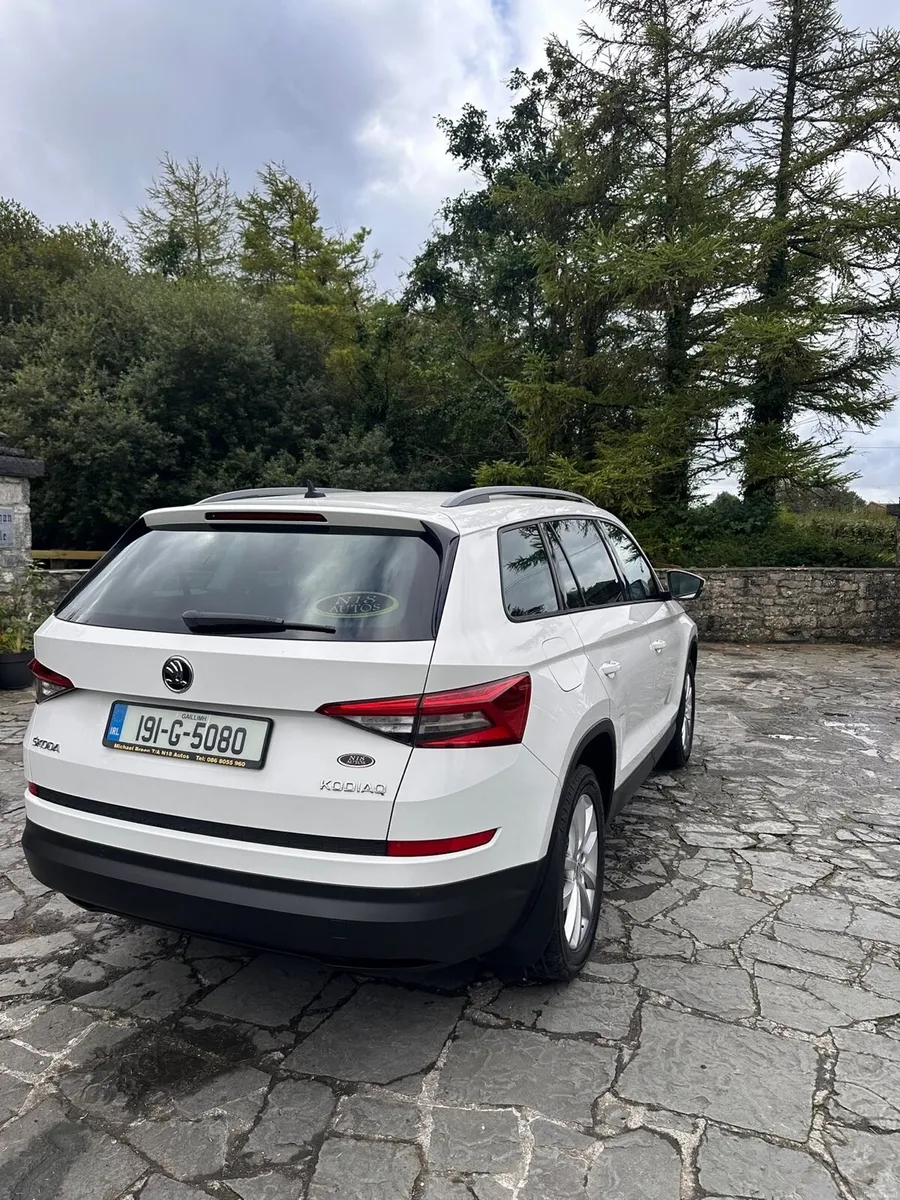White Skoda Kodiaq 2.0 TDI SE - Image 5