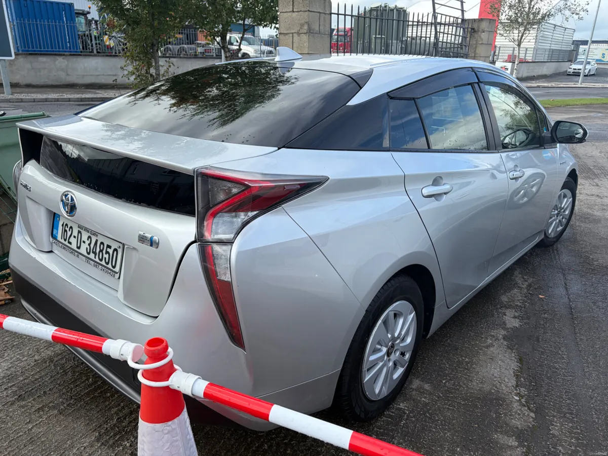 2016 toyota Prius 1.8 hybrid automatic - Image 4