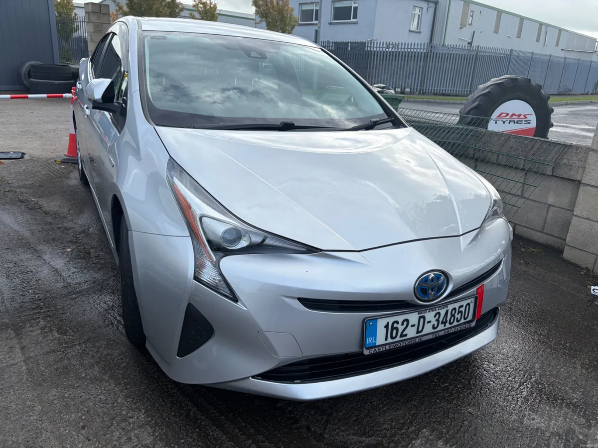 2016 toyota Prius 1.8 hybrid automatic - Image 1