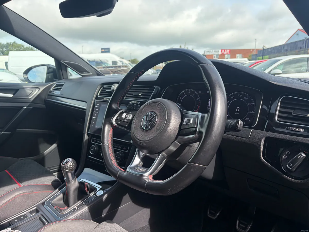 Volkswagen Golf GTI Performance Pack - Image 5