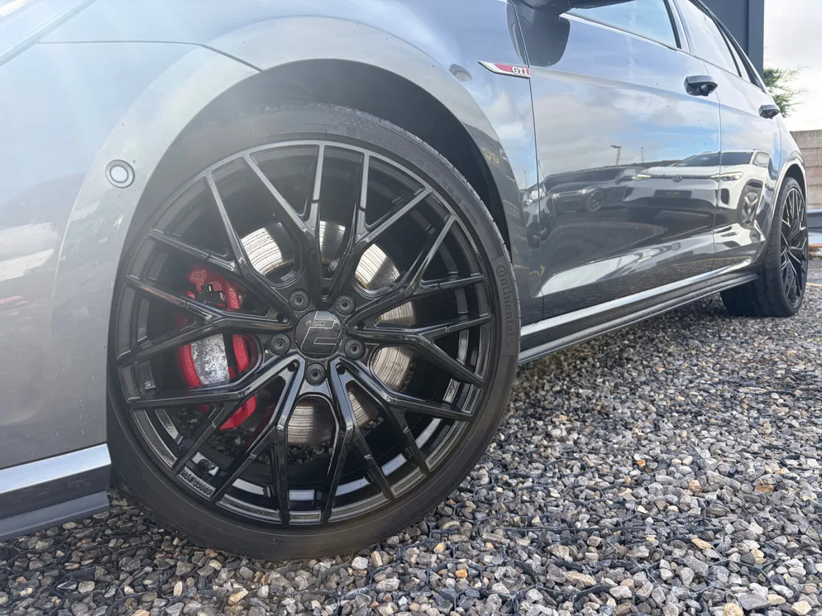 Volkswagen Golf GTI Performance Pack - Image 2