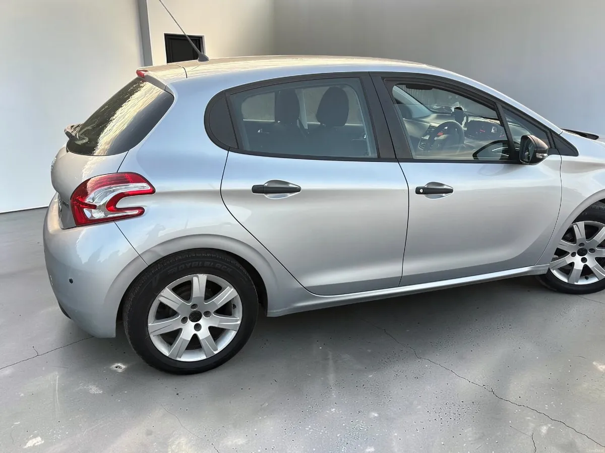 Peugeot 208 2013 - Image 2