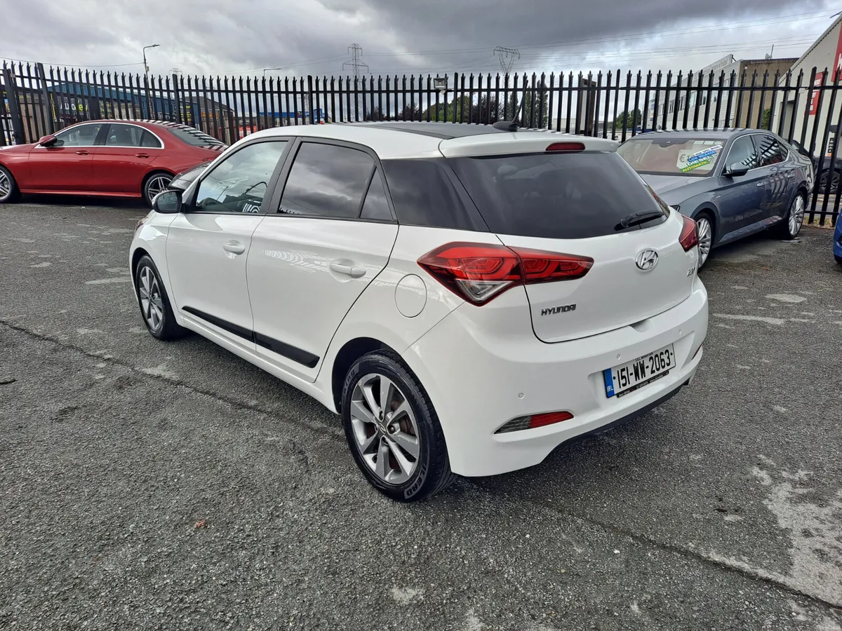 Hyundai i20 2015 1.2 PREMIUM SUNROOF VERY LOW KMS - Image 6