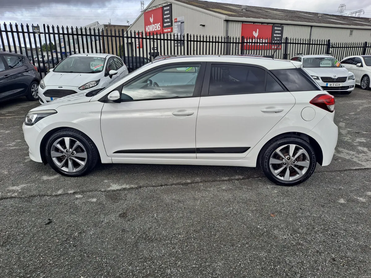 Hyundai i20 2015 1.2 PREMIUM SUNROOF VERY LOW KMS - Image 5