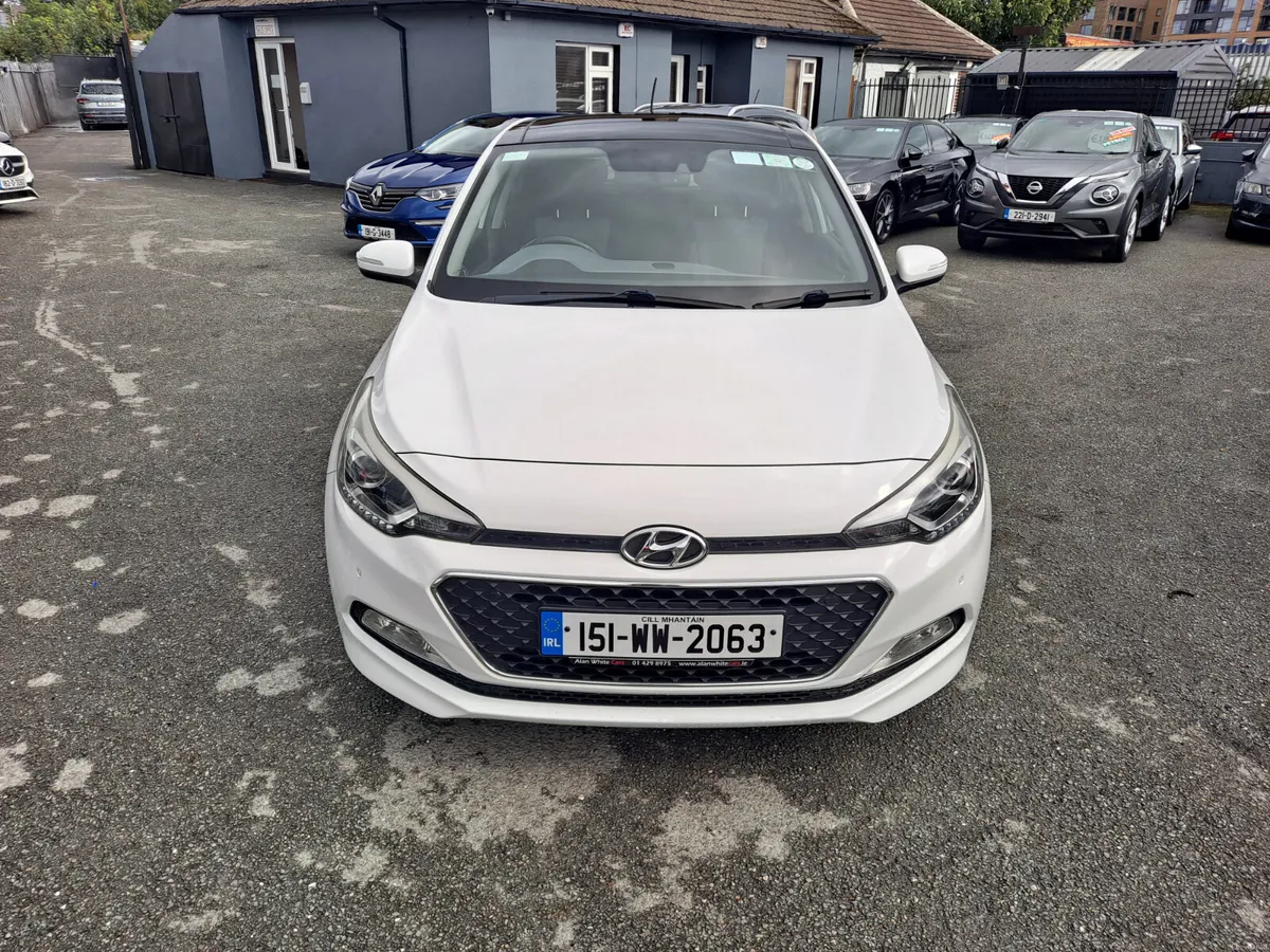 Hyundai i20 2015 1.2 PREMIUM SUNROOF VERY LOW KMS - Image 3