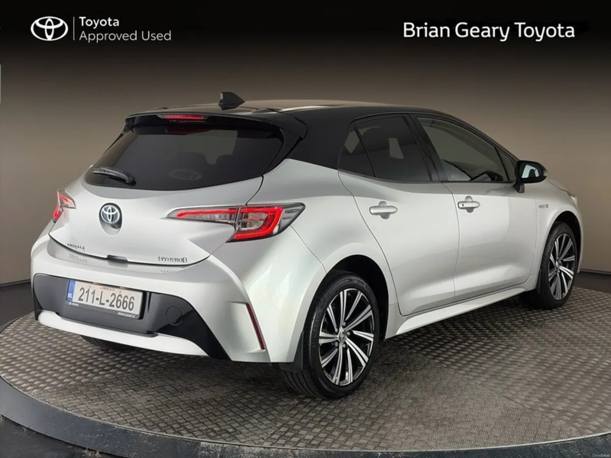 Toyota Corolla HYBRID LunaSport Hatch - Image 2