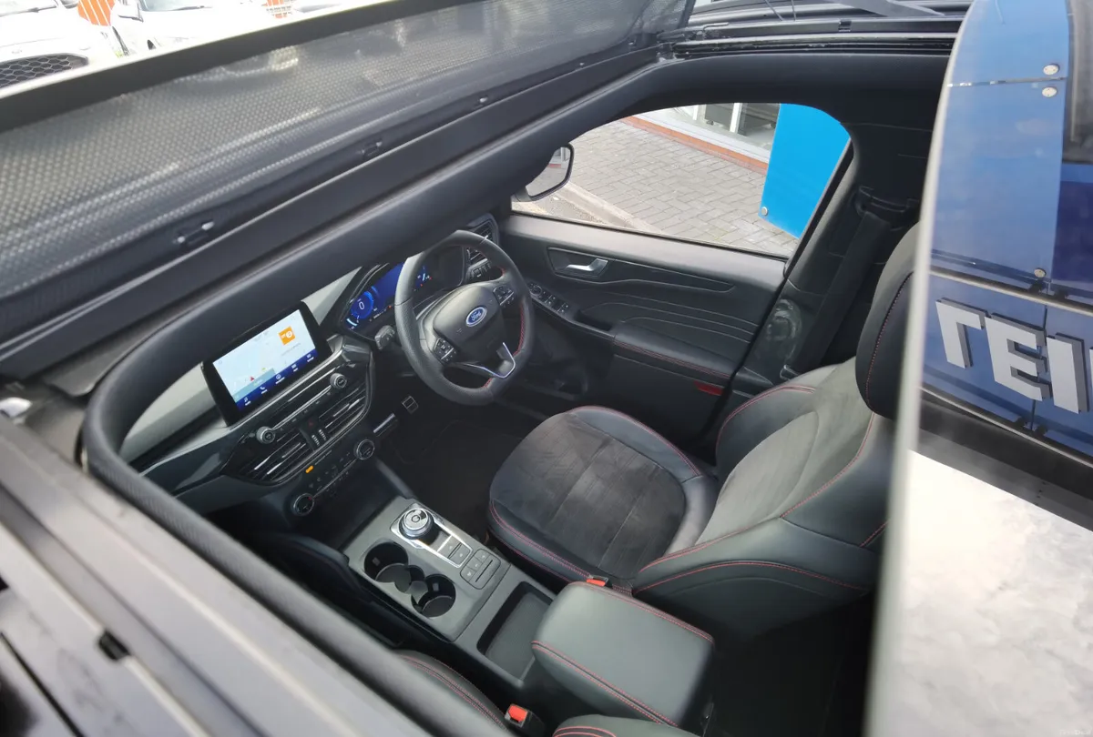 KUGA 2.5 ST-LINE X EDITION AUTO PHEV **SUNROOF** - Image 2