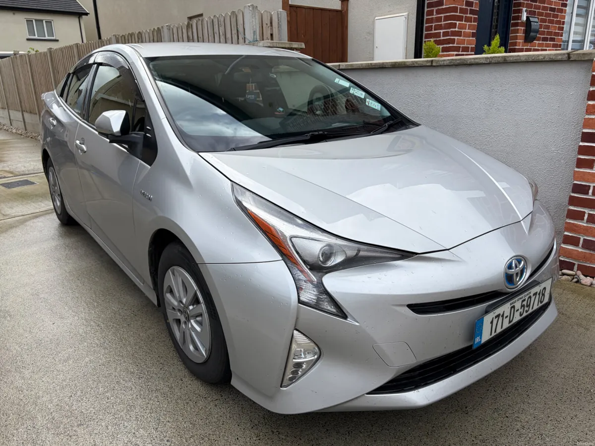 2017 Toyota Prius 1.8 hybrid automatic - Image 3