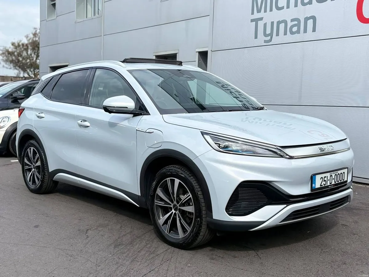 2025 BYD Atto 60kwh Comfort, Sunroof, Carplay - Image 5